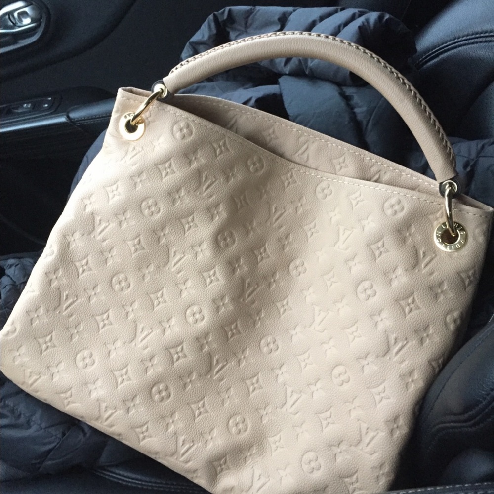 Louis Vuitton artsy tote dune